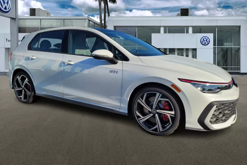 2025 Volkswagen Golf GTI SE photo 1
