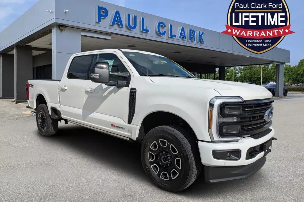 2025 Ford F-250 Platinum photo 1