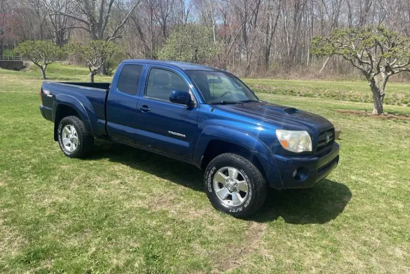 2005 Toyota Tacoma Access Cab V6 4x4 photo 1