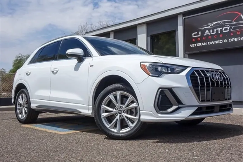 2021 Audi Q3 S line Premium 45 TFSI photo 1