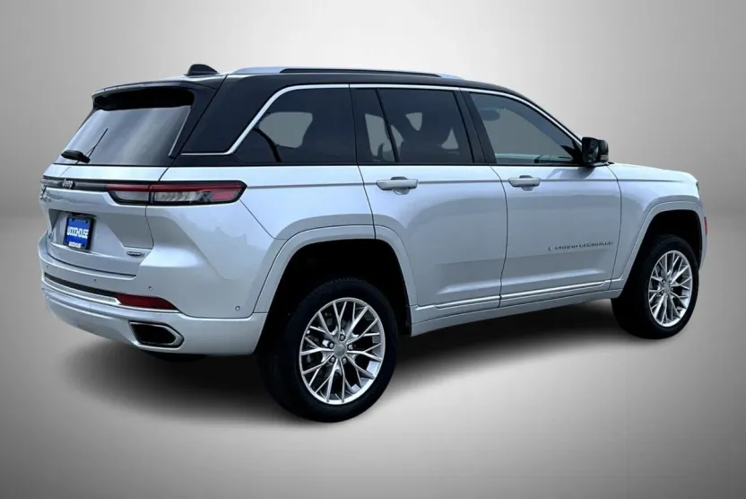 2022 Jeep Grand Cherokee Summit photo 1