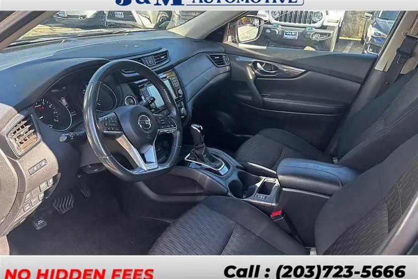 2018 Nissan Rogue SV photo 1