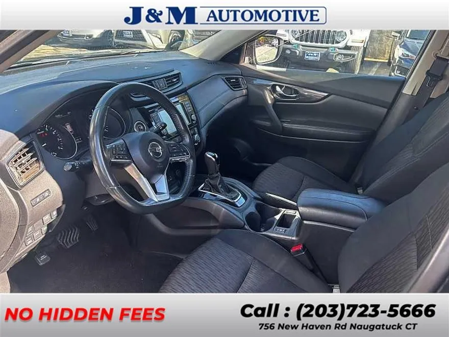 2018 Nissan Rogue SV photo 1