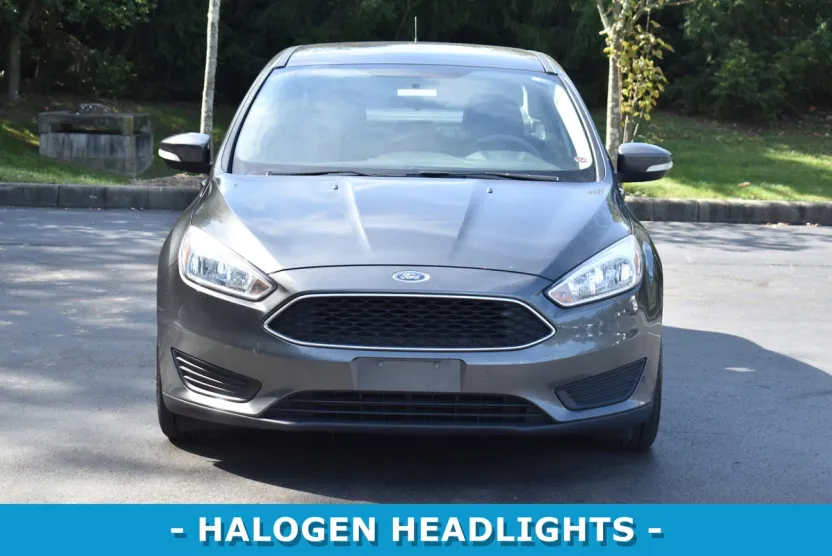 2017 Ford Focus SE photo 1