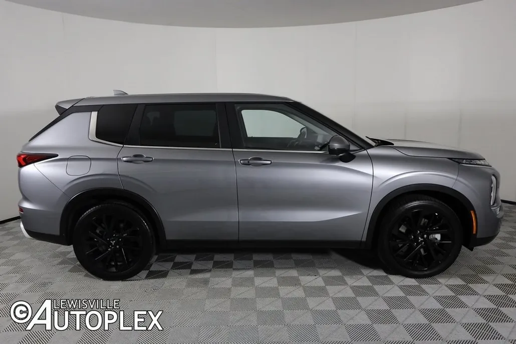 2022 Mitsubishi Outlander SE photo 1
