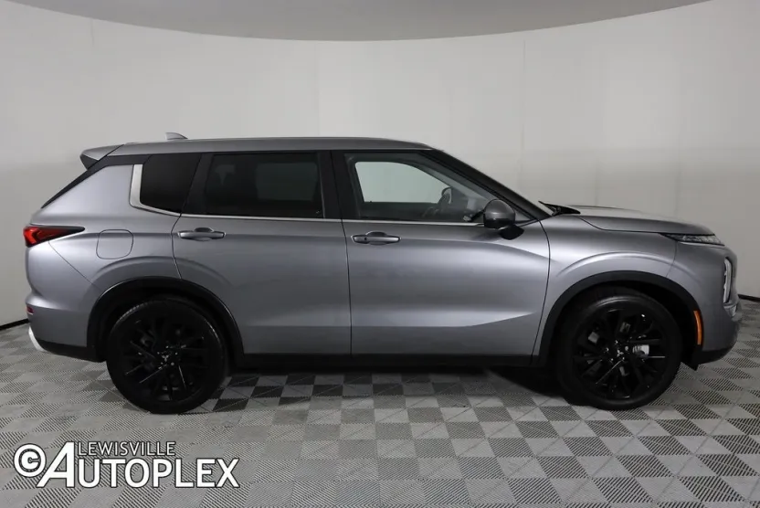 2022 Mitsubishi Outlander SE photo 1