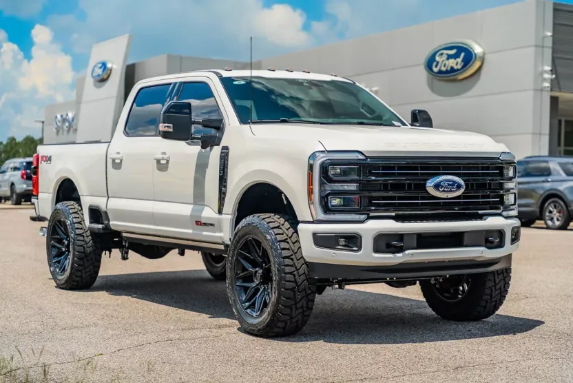 2025 Ford F-350 Platinum photo 1