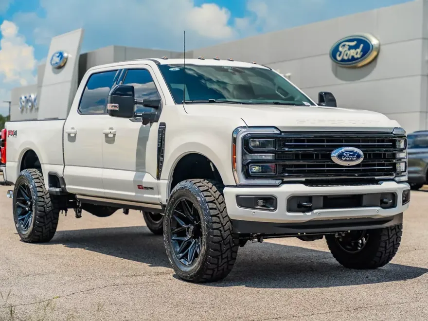 2025 Ford F-350 Platinum photo 1