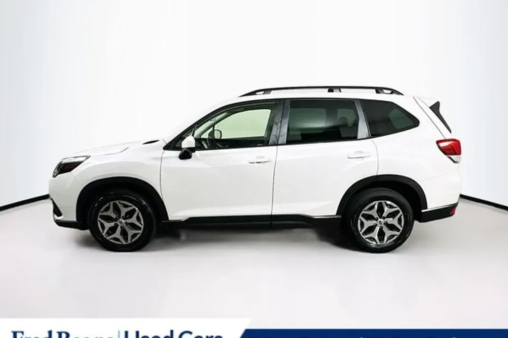 2022 Subaru Forester Premium photo 1