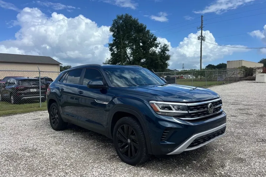 2022 Volkswagen Atlas Cross Sport V6 SE Technology photo 1