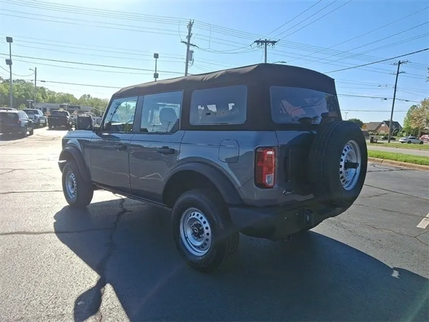 2025 Ford Bronco Base photo 5