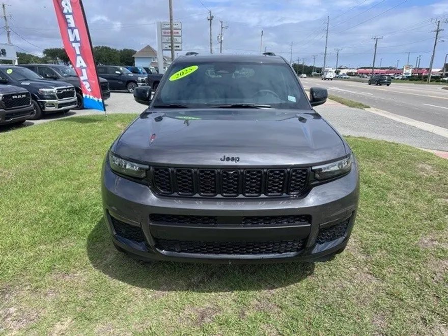 2025 Jeep Grand Cherokee Limited photo 1