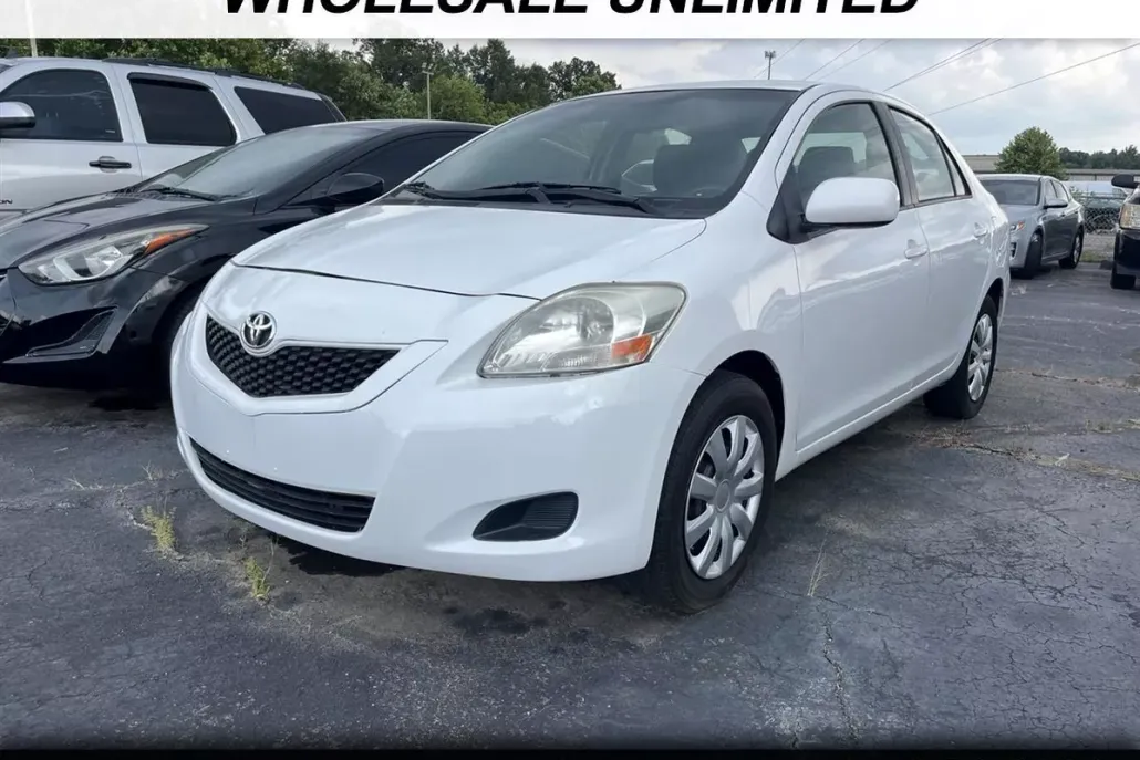2012 Toyota Yaris photo 1
