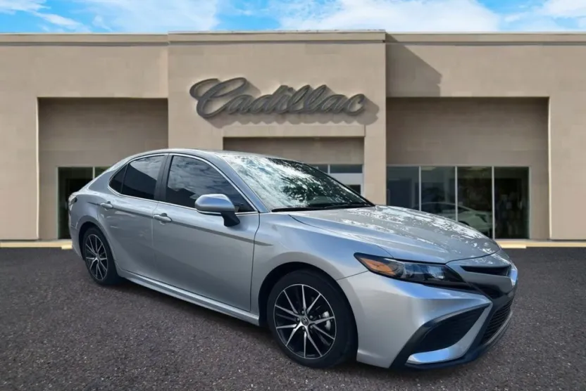 2024 Toyota Camry Hybrid SE photo 1