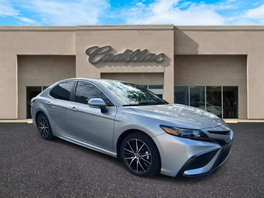 2024 Toyota Camry Hybrid SE photo 1