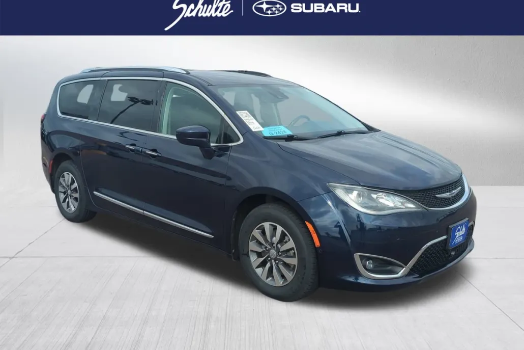2020 Chrysler Pacifica Touring Plus photo 1