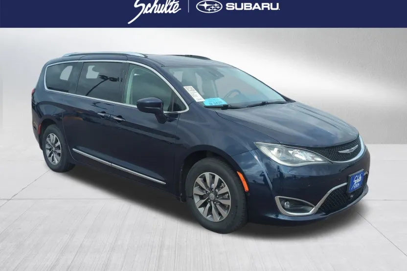 2020 Chrysler Pacifica Touring Plus photo 1