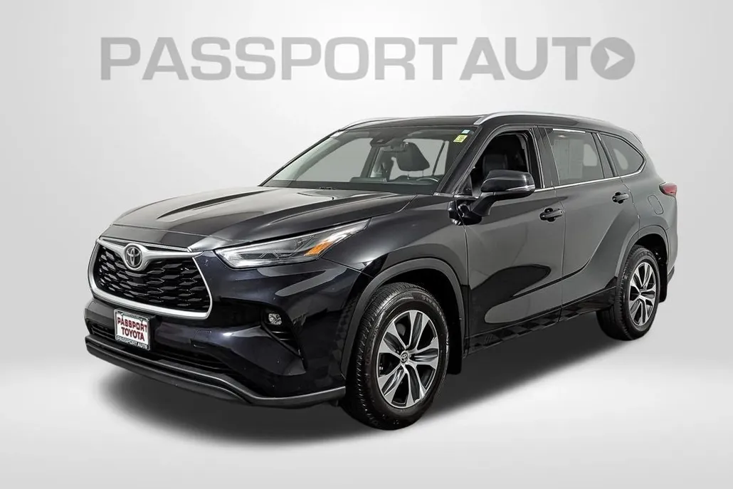 2022 Toyota Highlander XLE photo 1