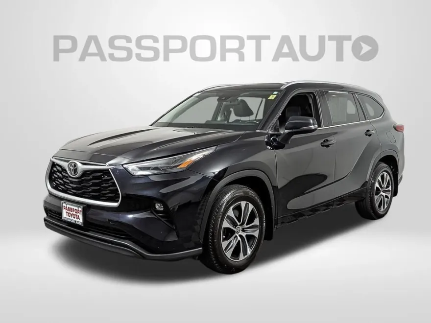 2022 Toyota Highlander XLE photo 1