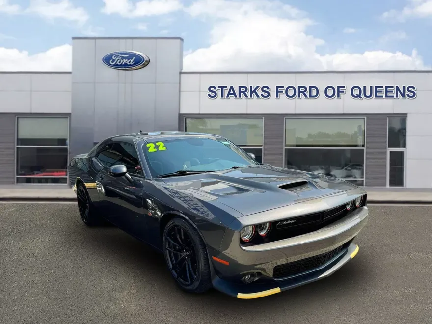 2022 Dodge Challenger R/T Scat Pack photo 1
