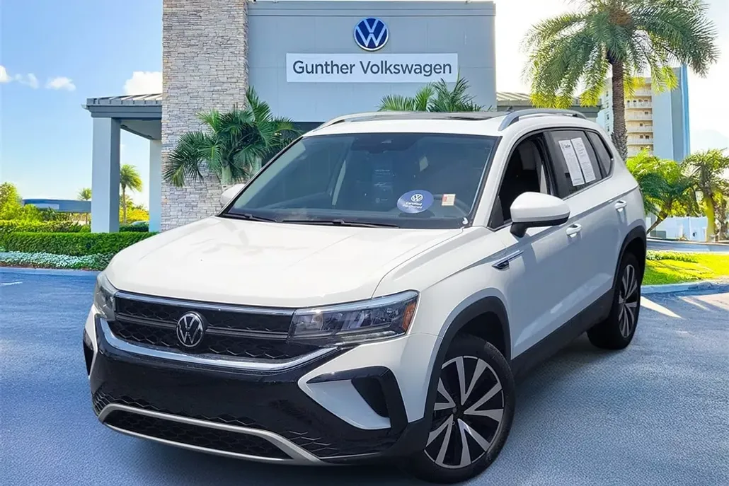 2022 Volkswagen Taos SE photo 1