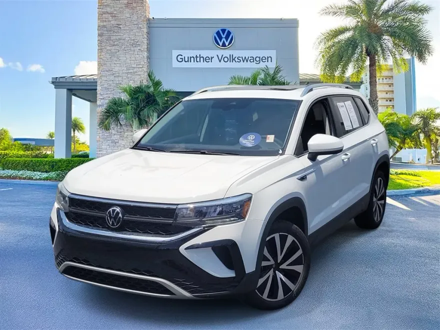 2022 Volkswagen Taos SE photo 1