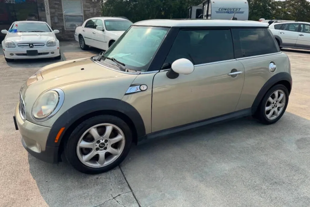 2010 Mini Cooper S 2 Door photo 1