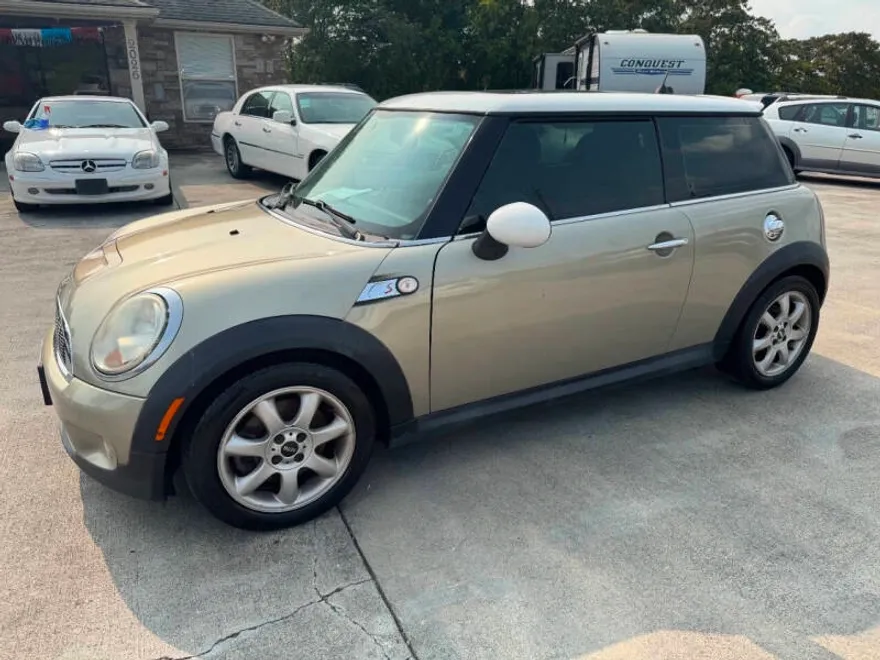 2010 Mini Cooper S 2 Door photo 1