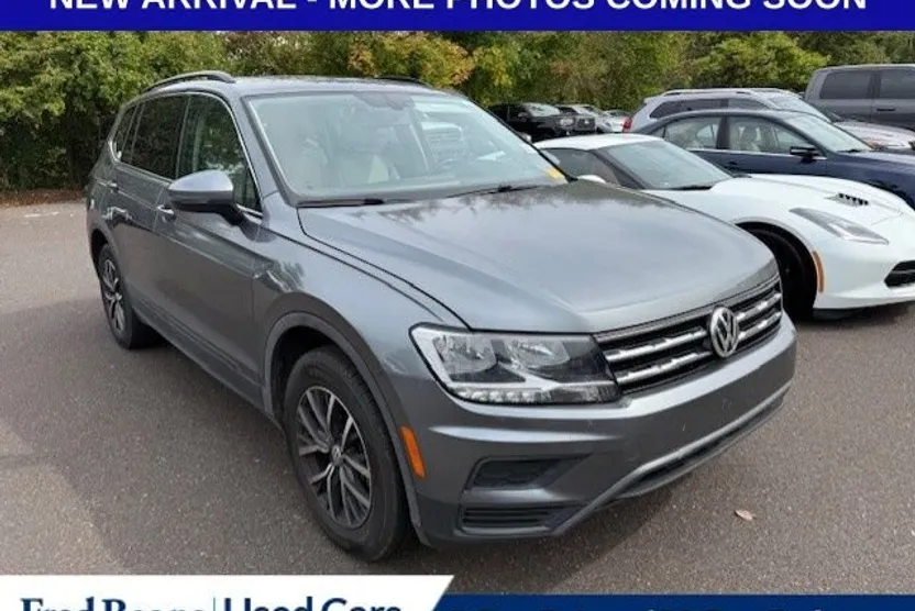 2019 Volkswagen Tiguan SEL R-Line photo 1