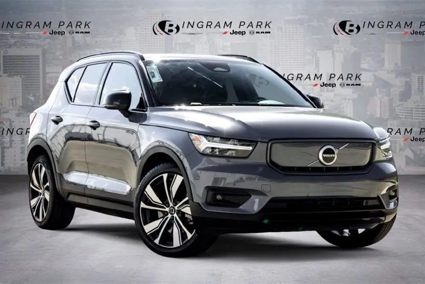 2021 Volvo XC40 Recharge P8 photo 1