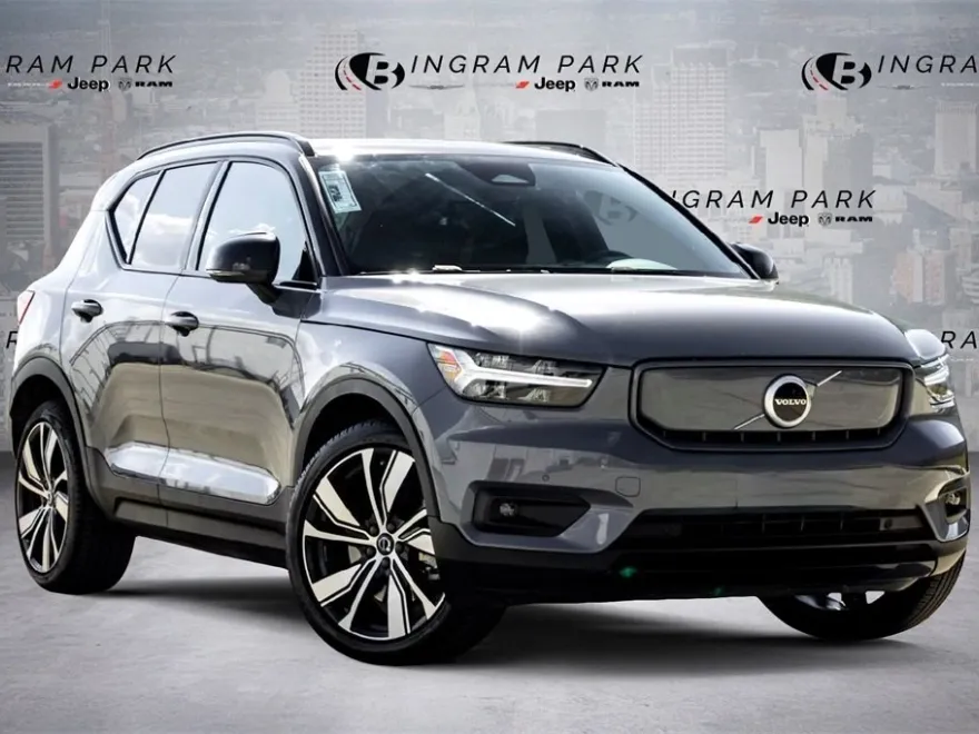 2021 Volvo XC40 Recharge P8 photo 1