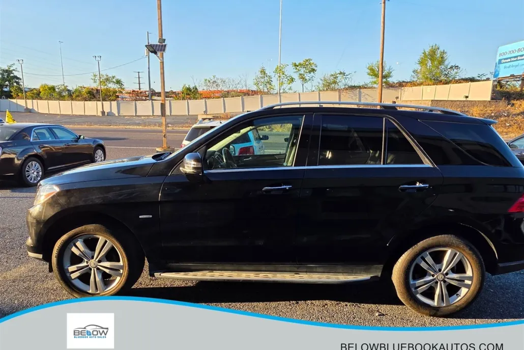 2012 Mercedes Benz ML 350 4MATIC photo 1