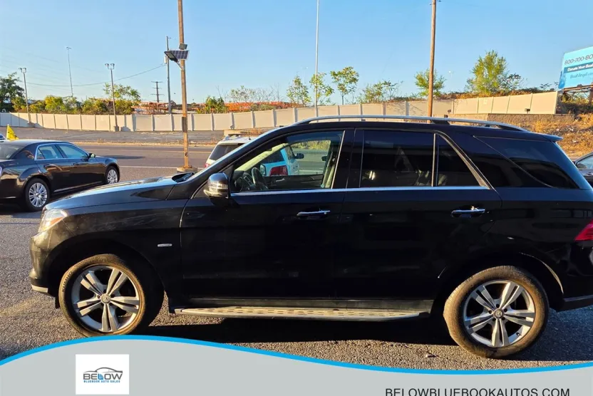 2012 Mercedes Benz ML 350 4MATIC photo 1