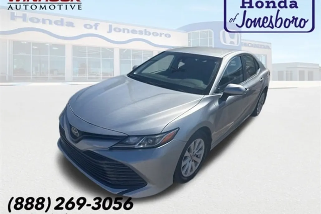 2019 Toyota Camry LE photo 1