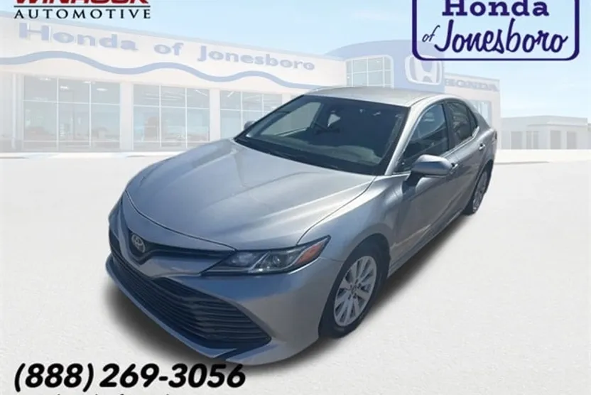 2019 Toyota Camry LE photo 1