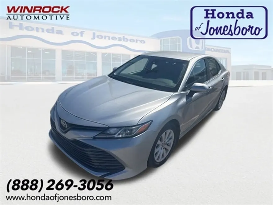2019 Toyota Camry LE photo 1
