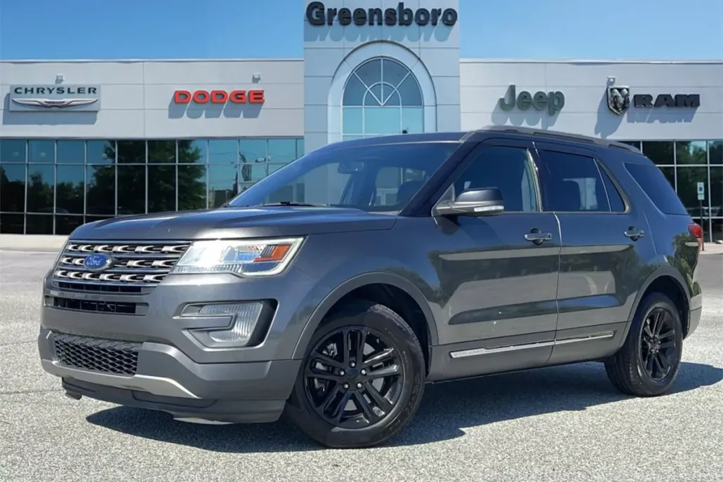 2017 Ford Explorer XLT photo 1