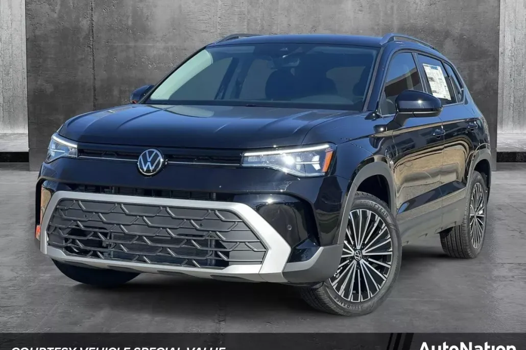 2025 Volkswagen Taos SE photo 1