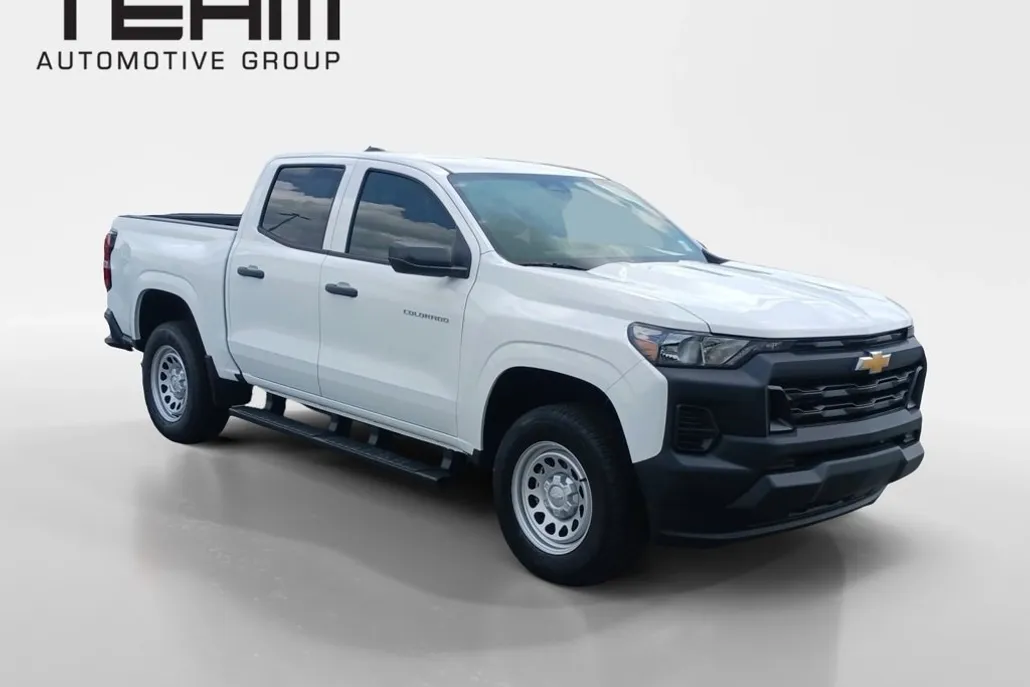 2025 Chevrolet Colorado LT photo 1