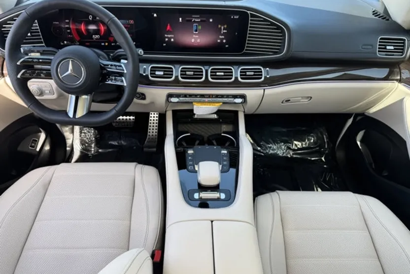2026 Mercedes Benz GLS 450 4MATIC photo 1