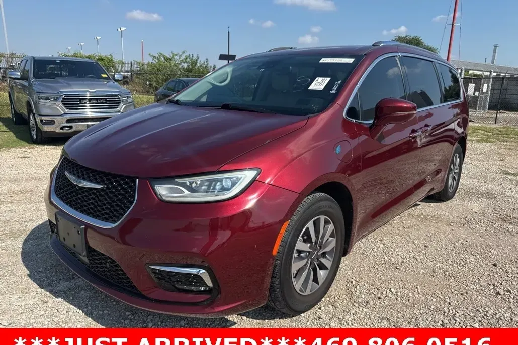 2021 Chrysler Pacifica Hybrid Touring L photo 1