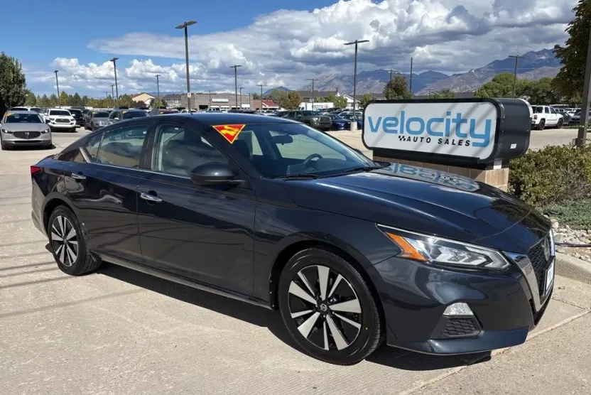 2021 Nissan Altima 2.5 SV photo 1