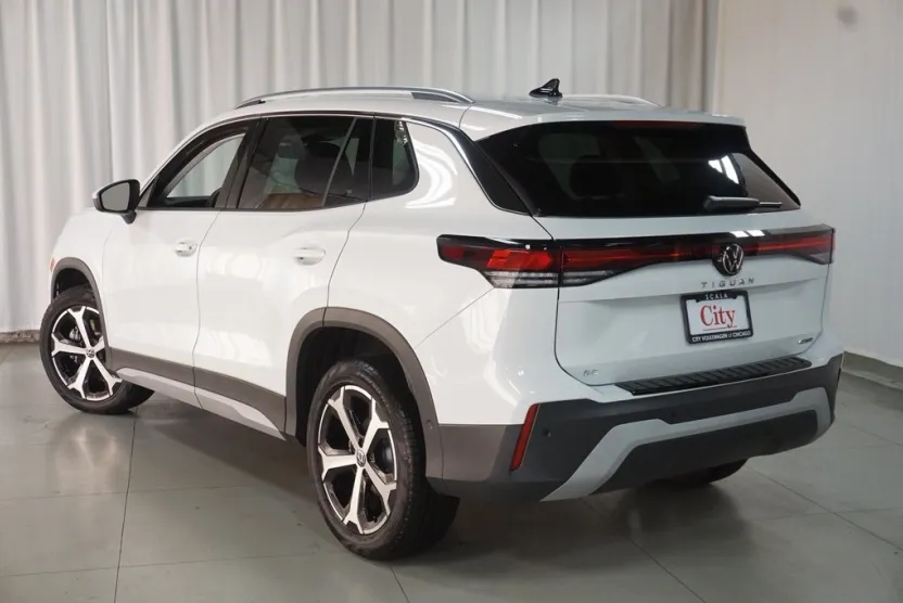 2025 Volkswagen Tiguan SE photo 1
