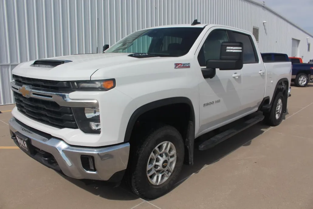 2024 Chevrolet Silverado 2500HD LT photo 1