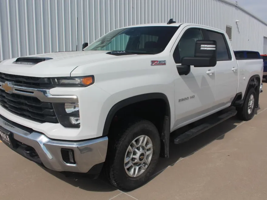 2024 Chevrolet Silverado 2500HD LT photo 1
