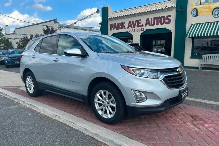 2018 Chevrolet Equinox LT photo 1