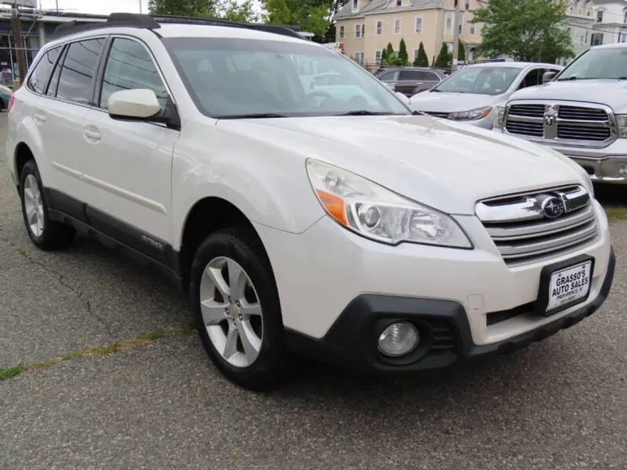 2014 Subaru Outback 2.5i Premium photo 1