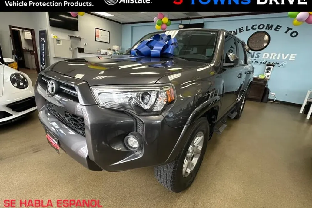 2022 Toyota 4Runner SR5 photo 1