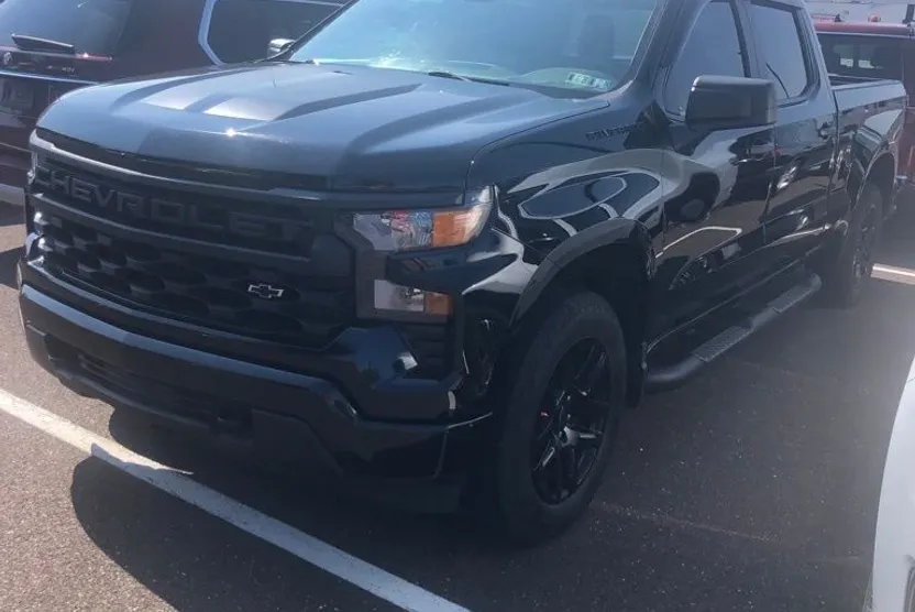 2023 Chevrolet Silverado 1500 Custom photo 1