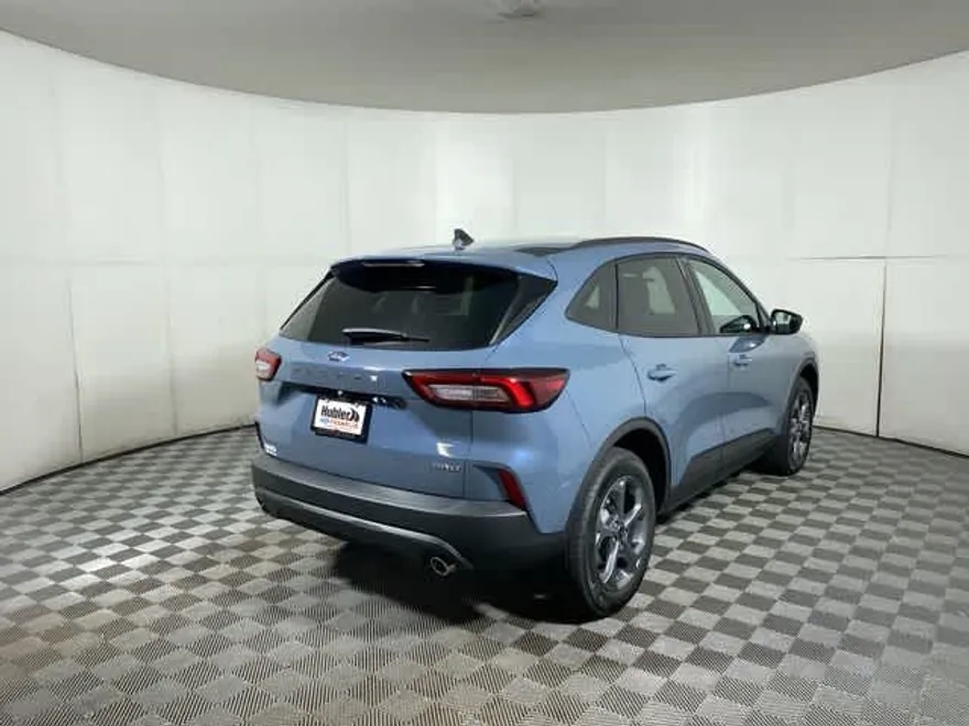 2025 Ford Escape ST-Line photo 1